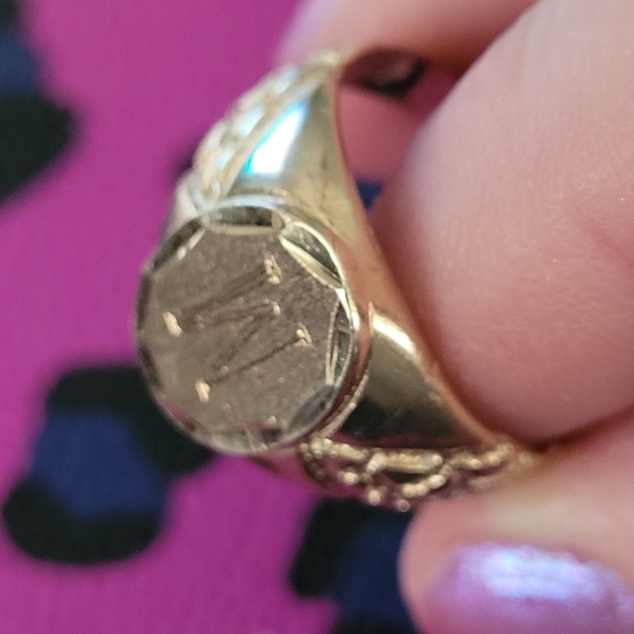 Signet mens initial "M" 10 kt. gold nugget ring - Picture 12 of 17